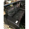 Image 1 : BLACK LEATHER LOVE SEAT