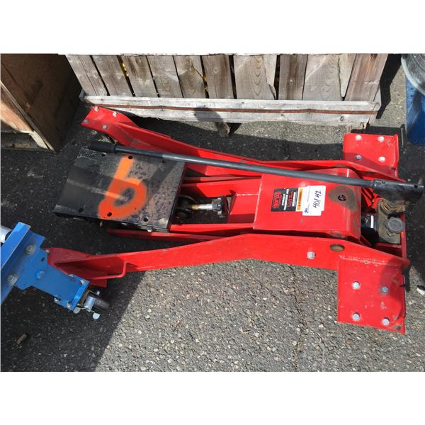 RED NORCO HYDRAULIC 1-1/2 TON CAPACITY TRANSMISSION JACK