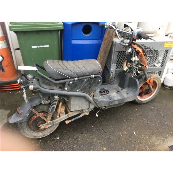 MOTORINO ELECTRIC SCOOTER, HAS KEYS, DOES NOT RUN, VERY ROUGH SHAPE