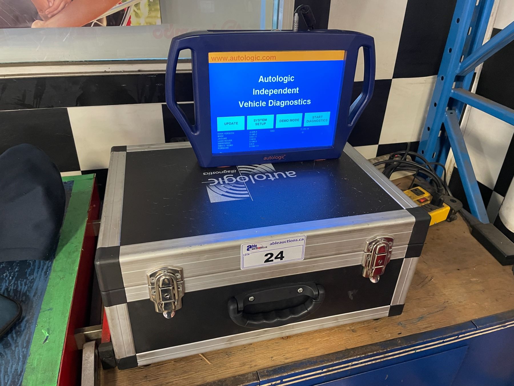 AUTOLOGIC INDEPENDENT VEHICLE DIAGNOSTIC SYSTEM WITH HARD CARRY CASE ...