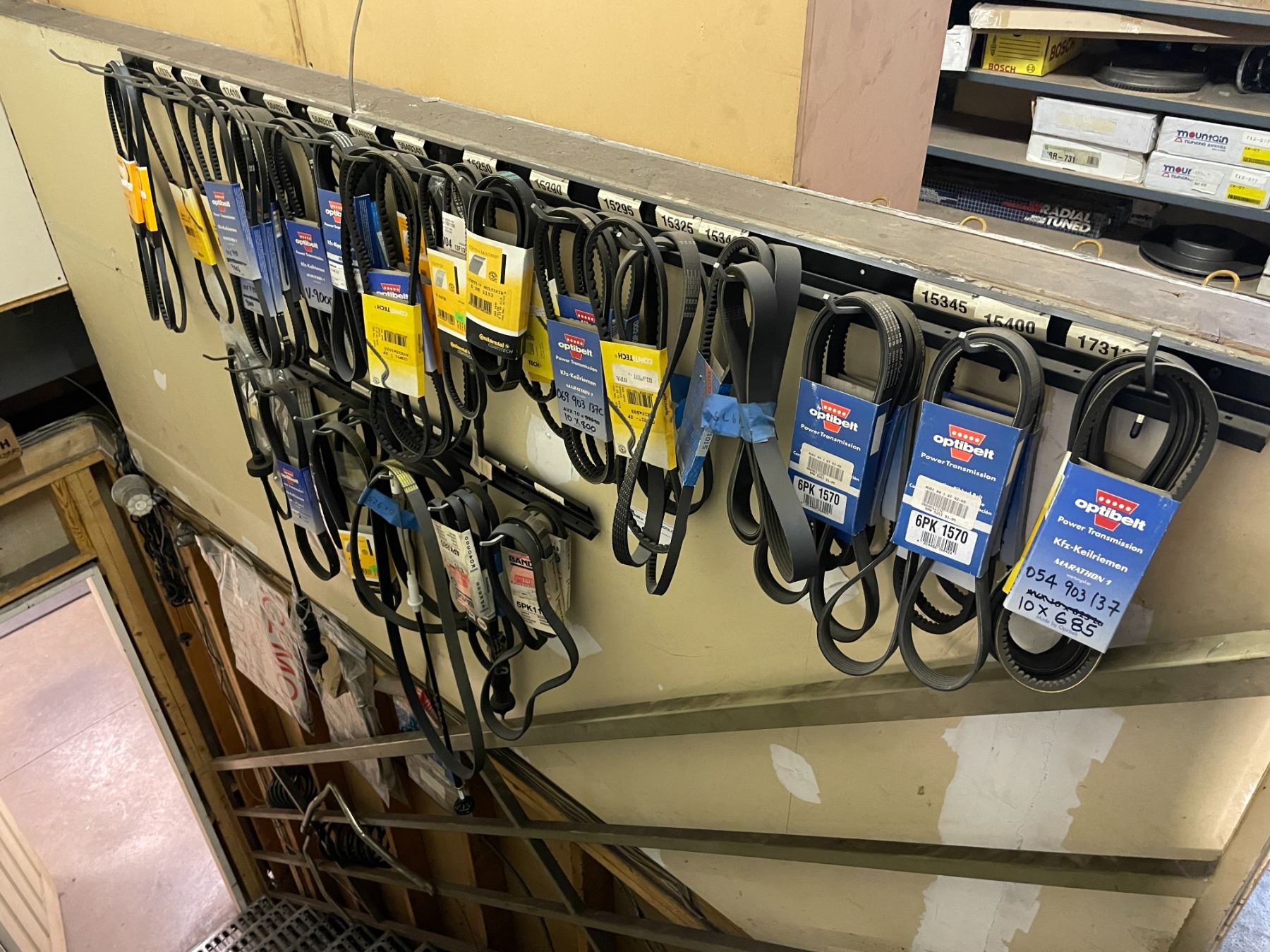 ASSORTED FAN BELTS AND FAN BELT HANGING RACK WITH CONTENTS ( LOCATED IN ...