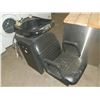 Image 1 : Salon Chair With Wash Basin