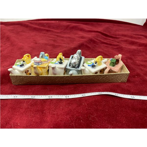 (6) Small Decretive Teapots