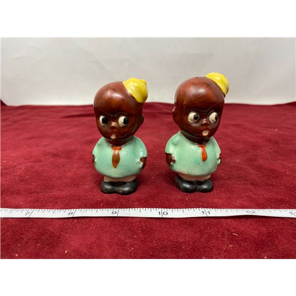 Decretive Salt + Pepper Shakers