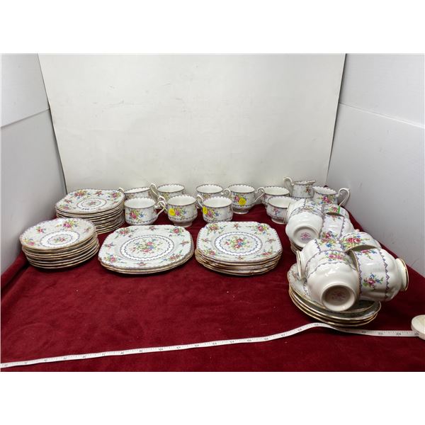 (57) Pieces Royal Albert (Petit Point)