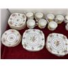 Image 4 : (57) Pieces Royal Albert (Petit Point)