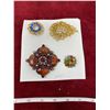 Image 1 : (4) Brooches