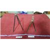 Image 1 : 2 Vintage Tripods 15" & 12"