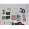 Image 2 : many pairs of earrings