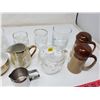 Image 3 : 5 glasses, 3 creamers, 1 sugar bowl, 1 bowl w/ lid, s&p shakers