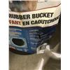 Image 2 : Heated Rubber Bucket 17L