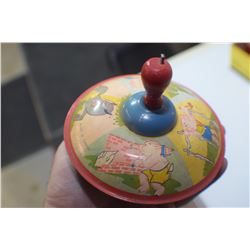 CANADA 3 LIL PIGS TOY TOP