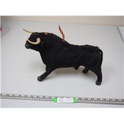 VINTAGE BULL FIGURINE (9 X 13 IN LONG)