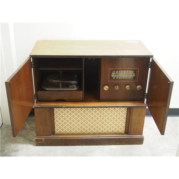 ELECTROHOME STERO & RECORD PLAYER (32 X 16 1/2 X 36 IN LONG)