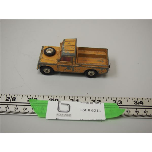 CORGI TOYS LAND ROVER (3 1/2 IN LONG)