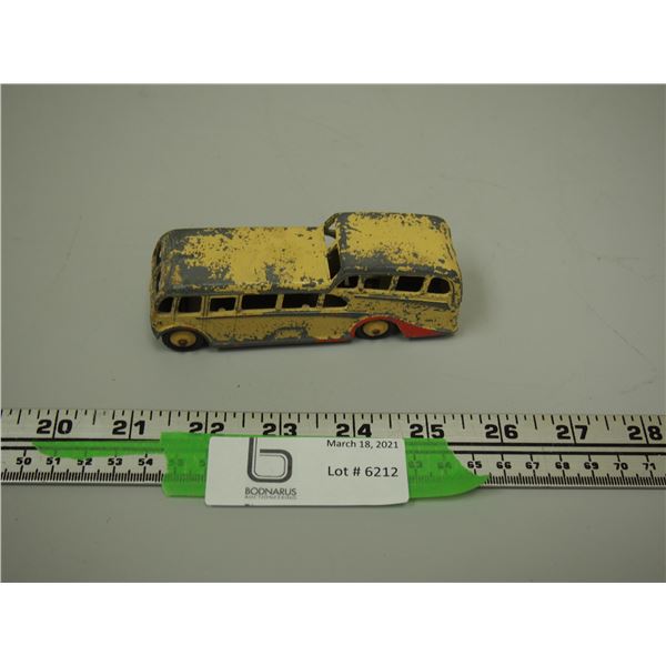 DINKY TOYS OBSERVATION COACH BUS (4 1/2 IN LONG)