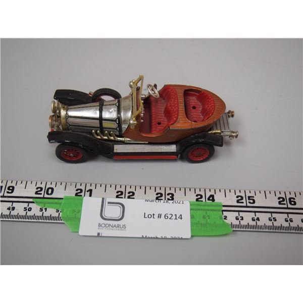 CHITTY CHITTY BANG BANG CAR MADE IN GT. BRITAIN BY CORGI TOYS (4 3/4 IN LONG)