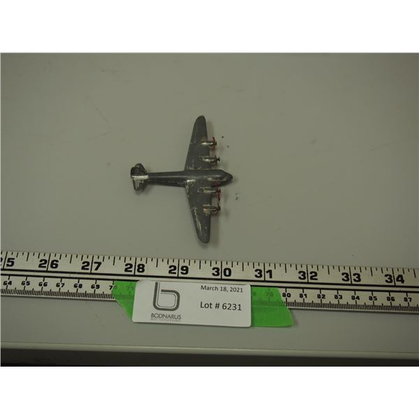 DINKY TOYS SEAPLANE (2 1/2 X 4 IN WIDE)