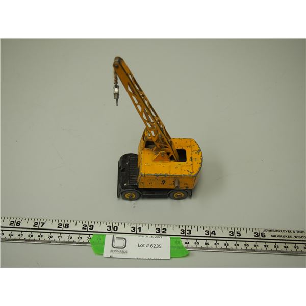 DINKY SUPER TOYS COLES MOBILE CRANE (COMPLETE AND WORKING) (3 1/2 IN LONG 6 3/4 IN TALL)