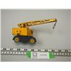 Image 4 : DINKY SUPER TOYS COLES MOBILE CRANE (COMPLETE AND WORKING) (3 1/2 IN LONG 6 3/4 IN TALL)