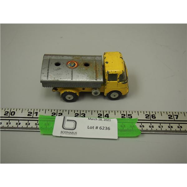 CORGI TOYS WATER TRUCK E.R.F MODEL 64 G (4 IN LONG)