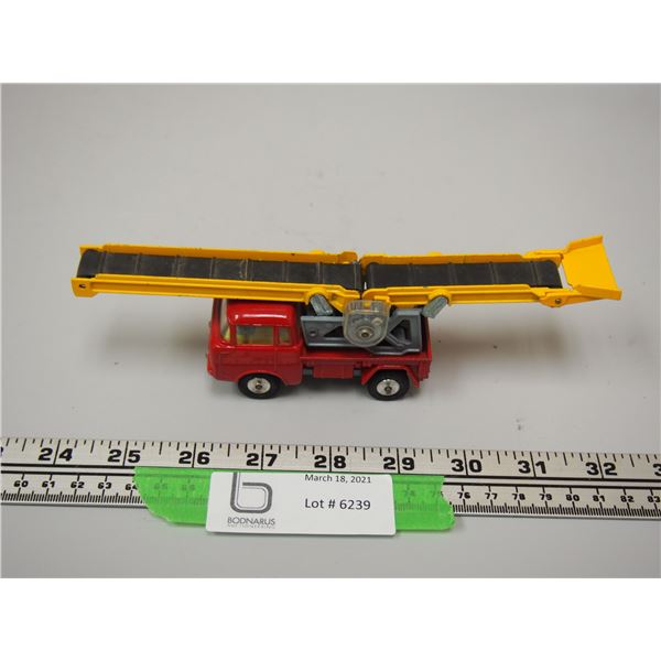 CORGI TOYS JEEP FC 150 (TOTAL LENGTH 7 3/4 IN LONG) (WORKING CONVEYOR)