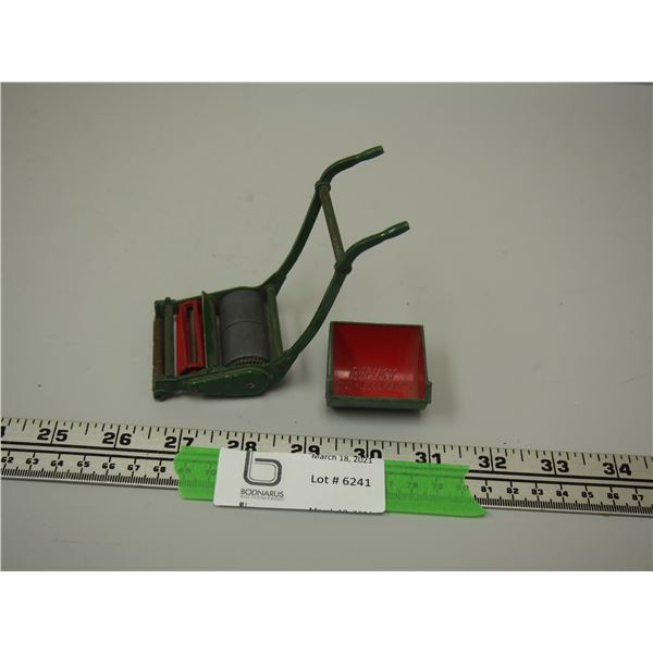 COMPELTE DINKY TOYS (LAWN ROLLER & SCOOP)