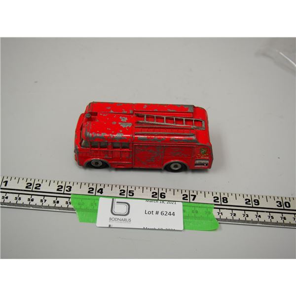 DINKY TOYS FIRE ENGINE (4 1/2 IN LONG)
