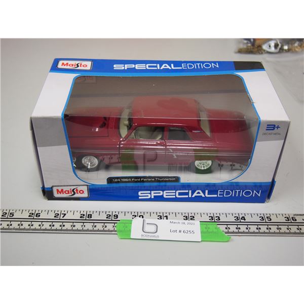 MAISTO 1/24 SCALE FORD FAIR LANE THUNDERBOLT (NIB)