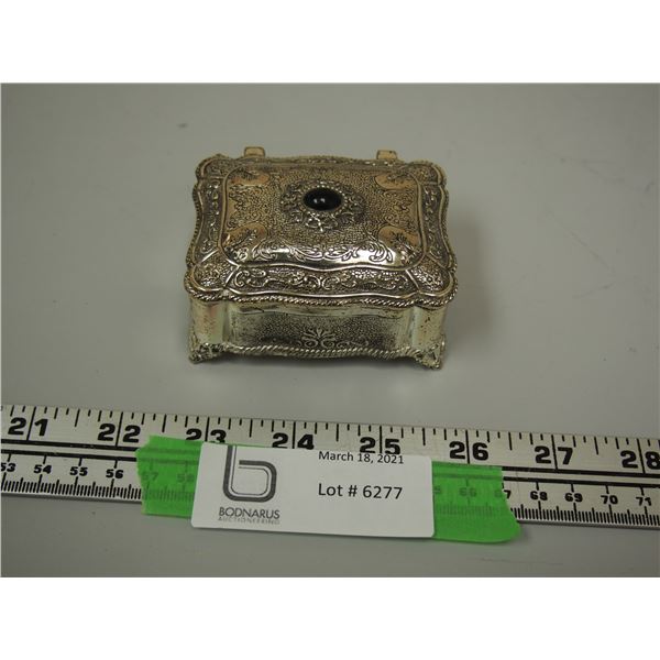 VINTAGE JEWLERY BOX