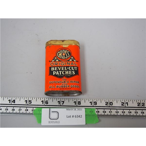 GROSS ORIGINAL BEVEL CUT PATAKES CARBOARD TIN (3 1/2 IN TALL)