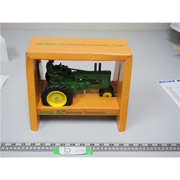 JOHN DEERE 40TH ANNIVERSARY COMMEMORITIVE 1/16 SCALE NIB