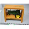 Image 4 : JOHN DEERE 40TH ANNIVERSARY COMMEMORITIVE 1/16 SCALE NIB