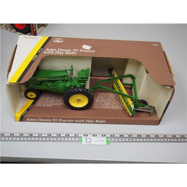 JOHN DEERE 70 WITH HAY RACKE NIB 1/16 SCALE