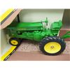 Image 2 : JOHN DEERE 70 WITH HAY RACKE NIB 1/16 SCALE