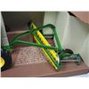 Image 3 : JOHN DEERE 70 WITH HAY RACKE NIB 1/16 SCALE