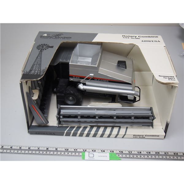 GLEANER R-62 ROTARY COMBINE 1/24 SCALE