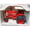 Image 3 : IH HYDRO 100 ROPS NIB SPECIAL EDITION 1/16 SCALE
