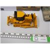 Image 4 : CAT D7E TRACK-TYPE TRACTOR IN TIN BOX 1/50 SCALE