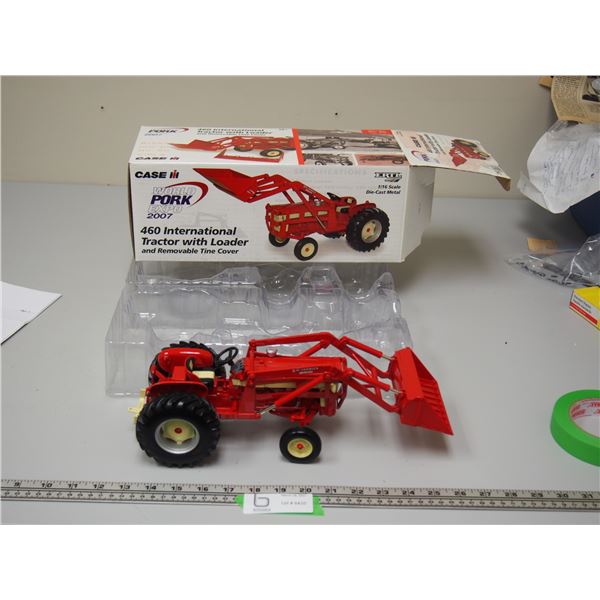 CASE 1H 460 TRACTOR AND LOADER NIB 1/16 SCALE