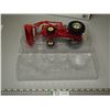 Image 5 : CASE 1H 460 TRACTOR AND LOADER NIB 1/16 SCALE