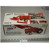 Image 6 : CASE 1H 460 TRACTOR AND LOADER NIB 1/16 SCALE