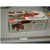 Image 7 : CASE 1H 460 TRACTOR AND LOADER NIB 1/16 SCALE