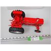 Image 2 : IH 756 FARMALL NIB 1/16 SCALE FENDER SIGNED JOESPH ERTL