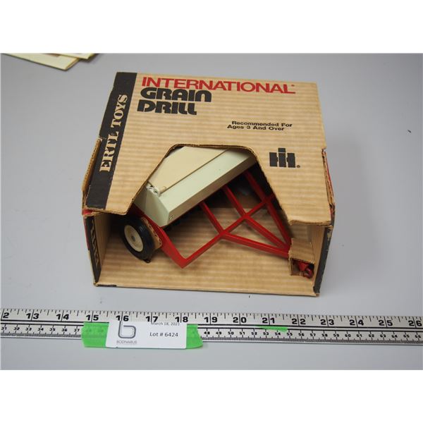 IH GRAIN DRILL NIB 1/16 SCALE