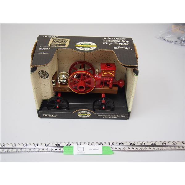 JD WATERLOU BOY 2 HP ENGINE 1/16 SCALE NIB