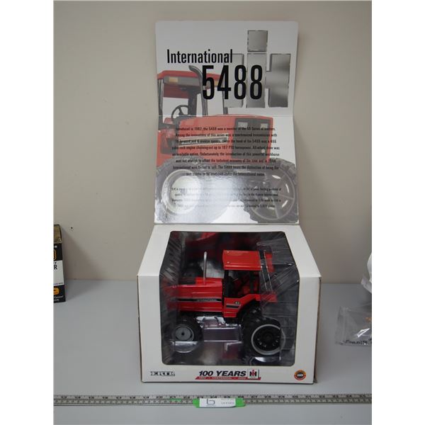 IH 5488 100 YEARS NIB 1/16 SCALE