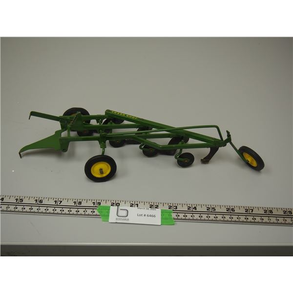 JD 3 BOTTOM PLOW (WO BOX) 1/16 SCALE