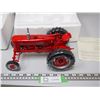 Image 5 : FARMALL 400 MEMORIAL (CLAIRE SCHEIBE) NIB 1/16 SCALE