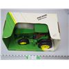 Image 2 : JD 8400 TRACTOR NIB 1/16 SCALE